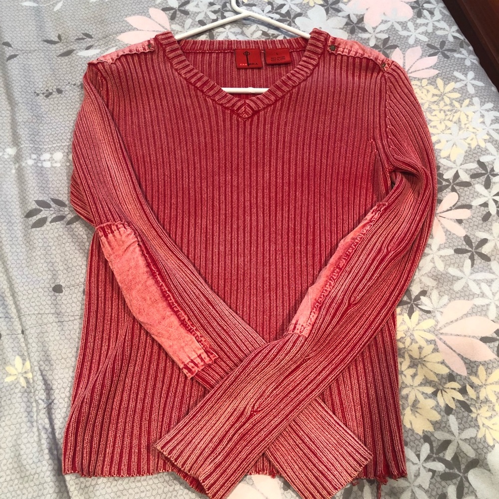 💥Distressed Red Sweater💥